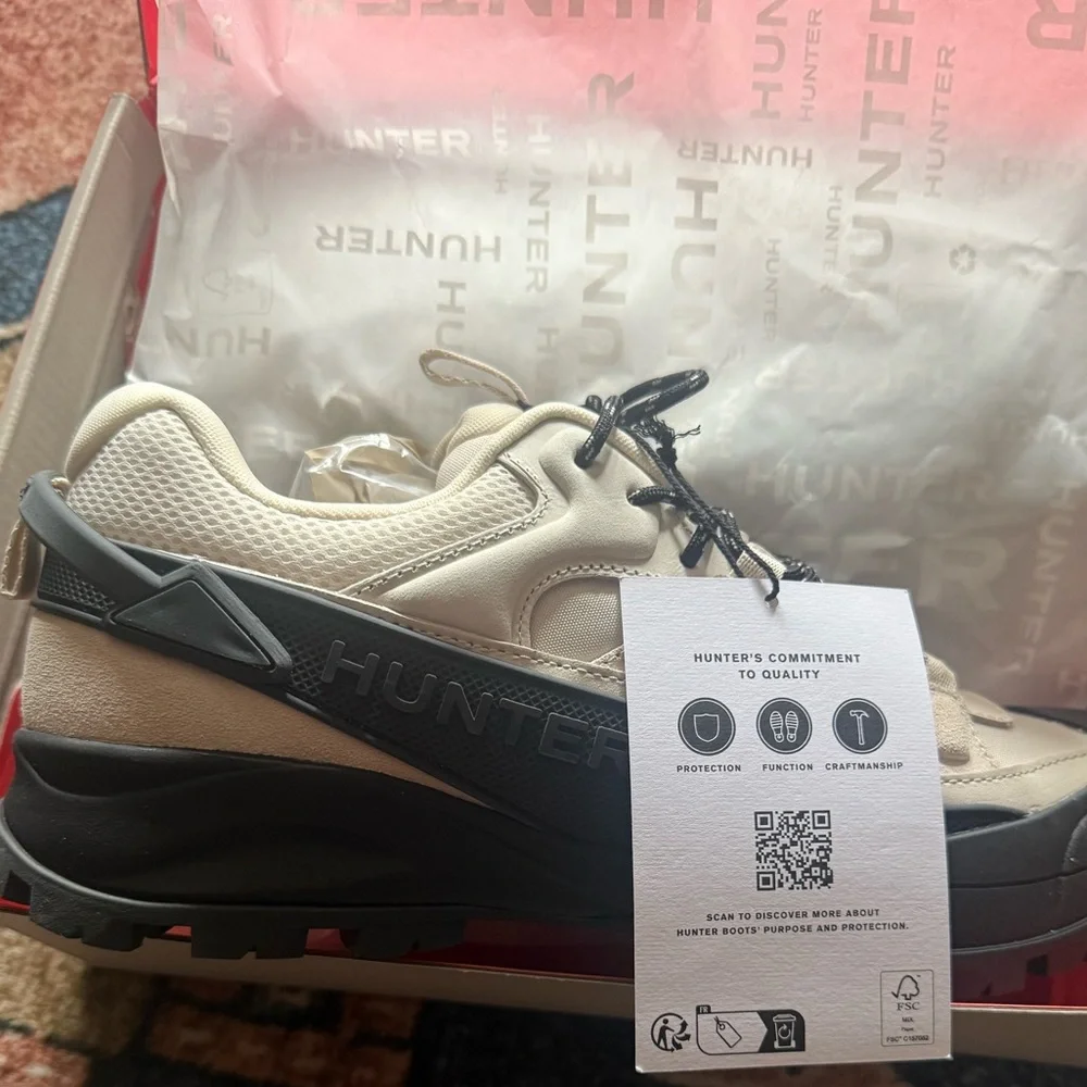 Hunter Cream and Black Trail Sneaker